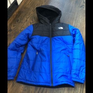 Like new the north face size kids 14/16 (L) reversible jacket